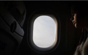 Kejadian Misterius di Kabin Pesawat — Kru Itu Tak Tercatat di Manapun