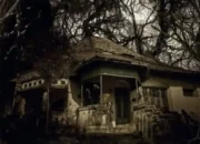 Rumah Tanpa Pintu Itu Masih Berdiri di Gunung Sari… Tapi Siapa yang Tinggal di Dalamnya?