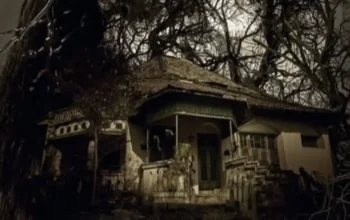 Rumah Tanpa Pintu Itu Masih Berdiri di Gunung Sari… Tapi Siapa yang Tinggal di Dalamnya?