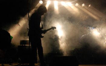 Viral! Sosok Misterius Tertangkap di Belakang Luna Andromeda Saat Live