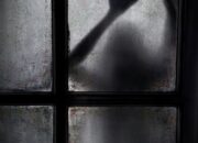 Baru Terjadi! Sosok Gelap Muncul di Luar Jendela — Bukan Manusia?